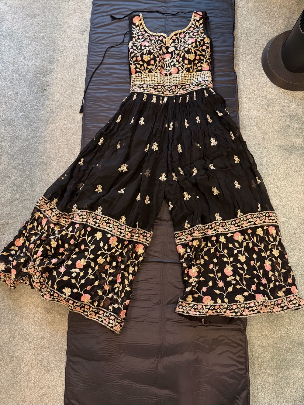Women’s Size S Embroidered Floral Jumpsuit - Indian Indowestern partyware